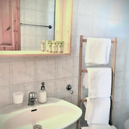 アロニア スタジオ アパート