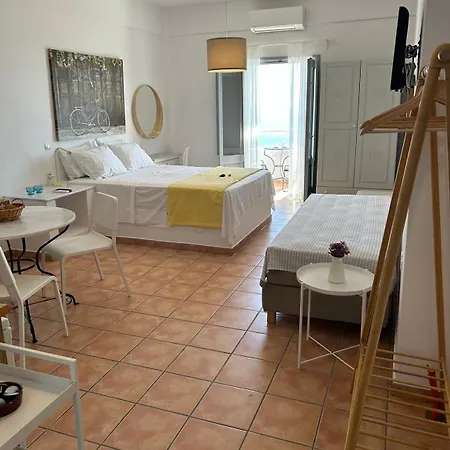 アロニア スタジオ アパート