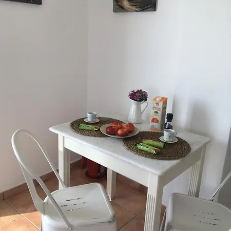 アパート アロニア スタジオ *